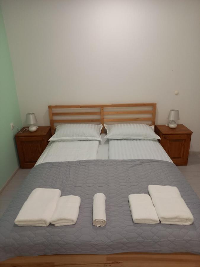 Oskar Amphitheater Apartments And Rooms With Free Parking Pula Room photo