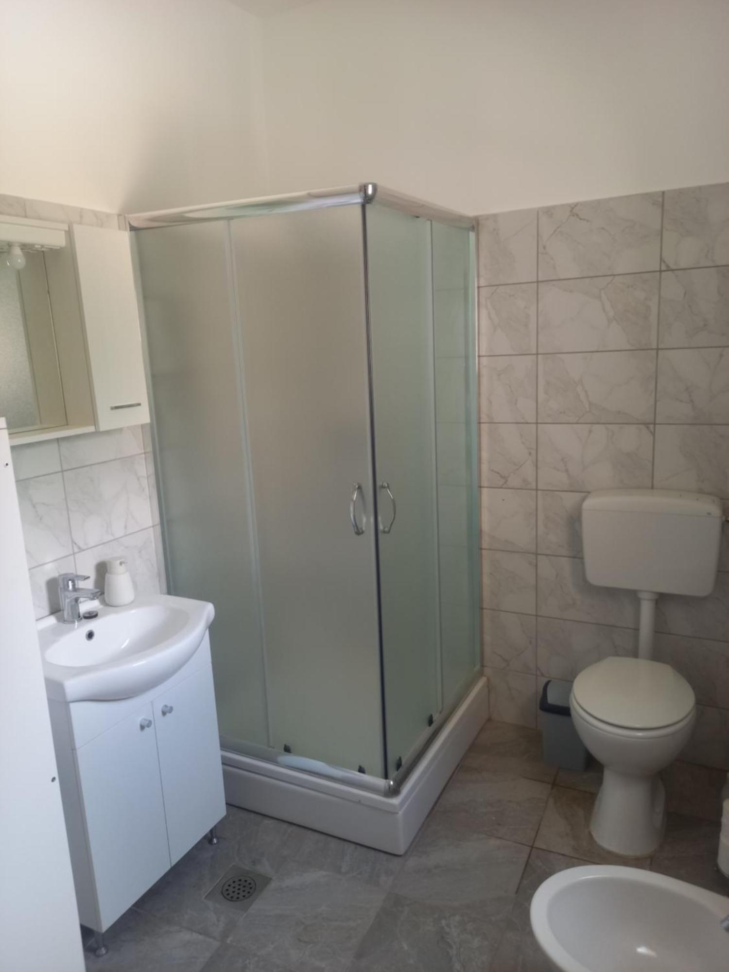 Oskar Amphitheater Apartments And Rooms With Free Parking Pula Room photo